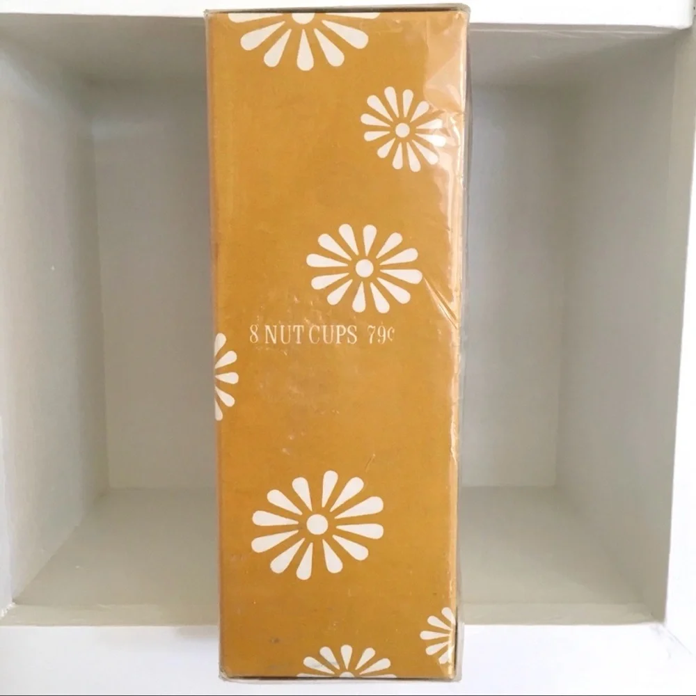 Vintage 1960s American Greetings Floral artwork paper nut cups